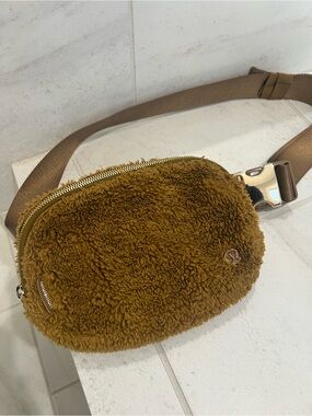 lululemon brown fuzzy belt bag Athletica Everywhere Java Lululemon Everywhere Belt Bag 1L